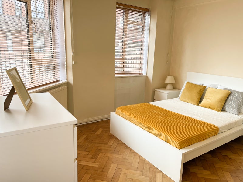 Photo 1: Room 1