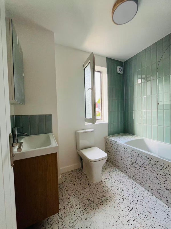 Photo 1: Bathroom