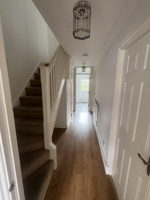 Photo 1: Hallway Entrance