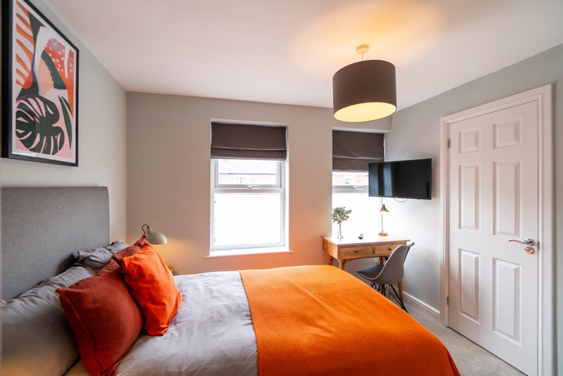 Photo 1: Room 5