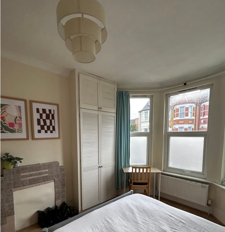 Photo 1: £875 Available 26th September 
