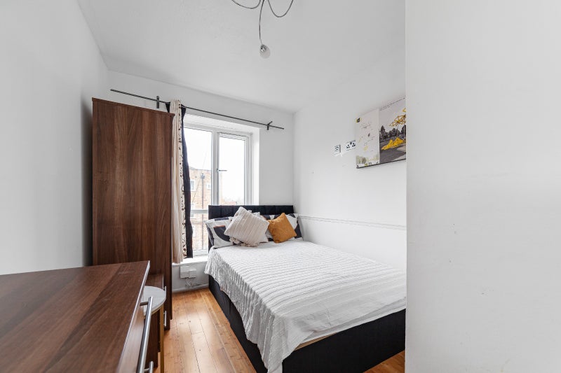 Photo 1: Room 2