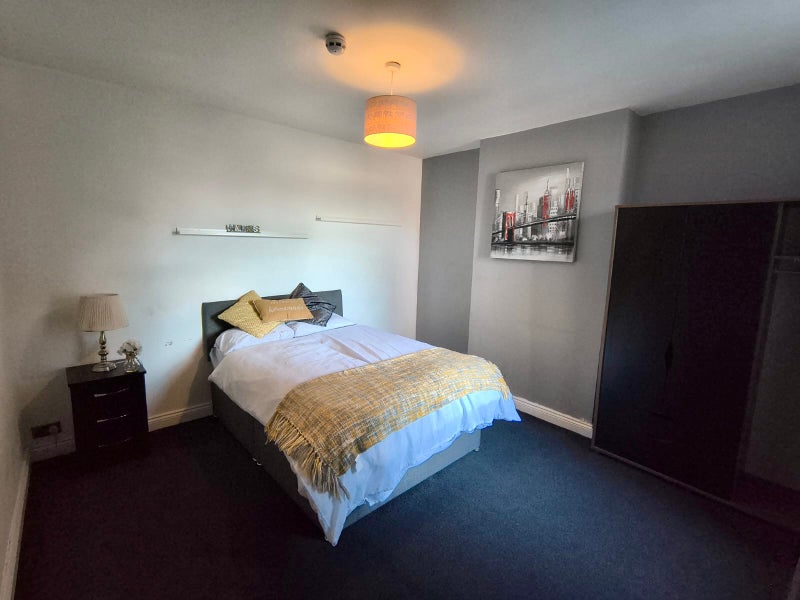 Photo 1: LOVELY ROOM