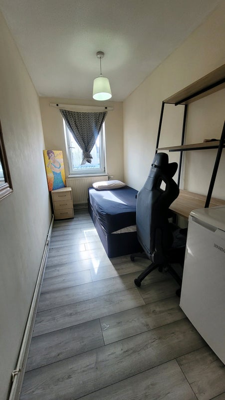 Photo 1: Full furnished room