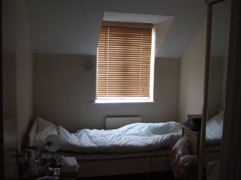 Photo 1: Single Room