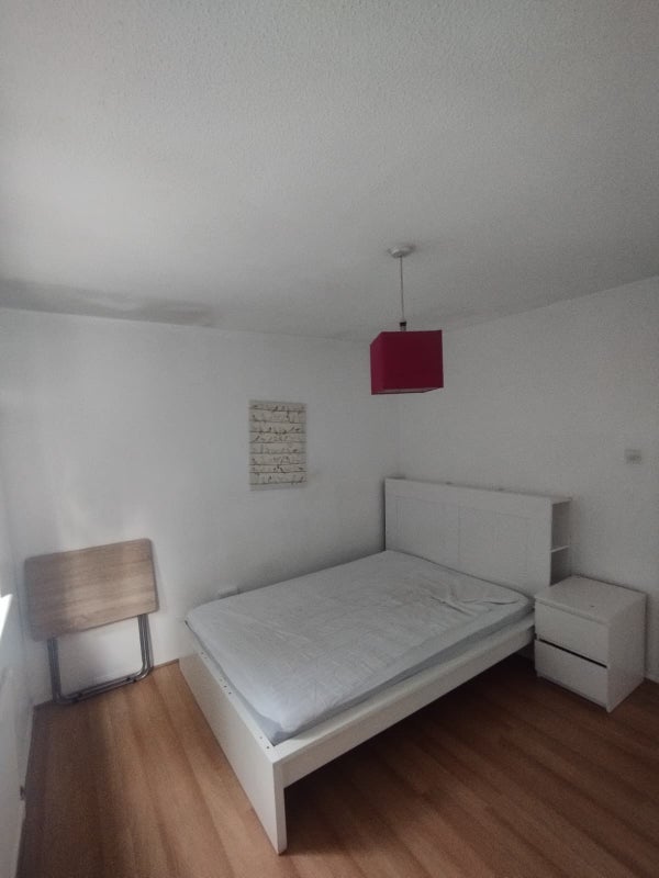 Photo 1: room 1