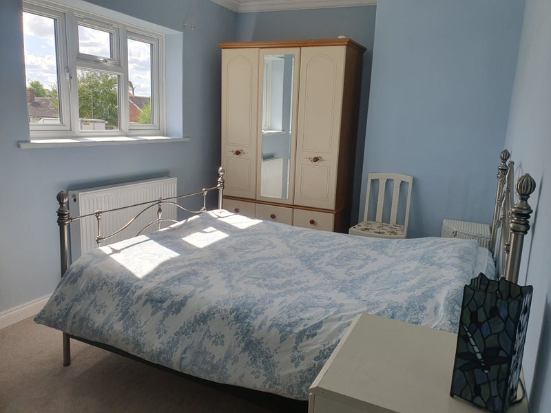 Photo 1: Bedroom