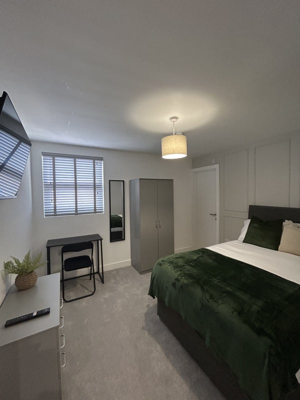 Photo 1: Bedroom 6