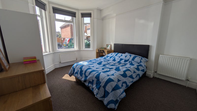 Photo 1: Room 1