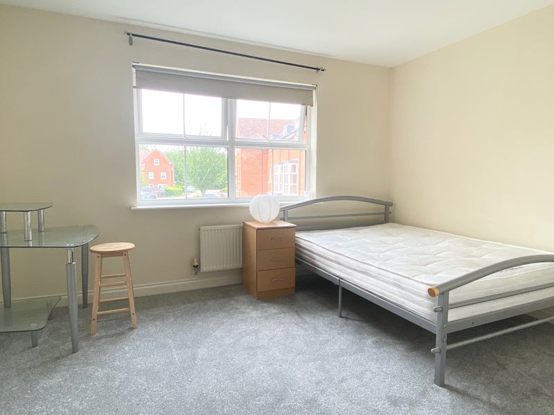 Photo 1: £685 room
