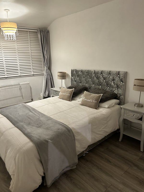 Photo 1: Large double bedroom