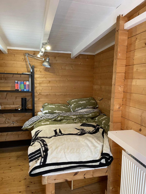 Photo 1: Bedroom