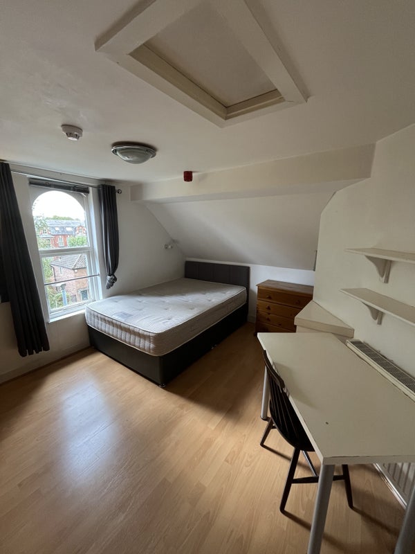 Photo 1: Room