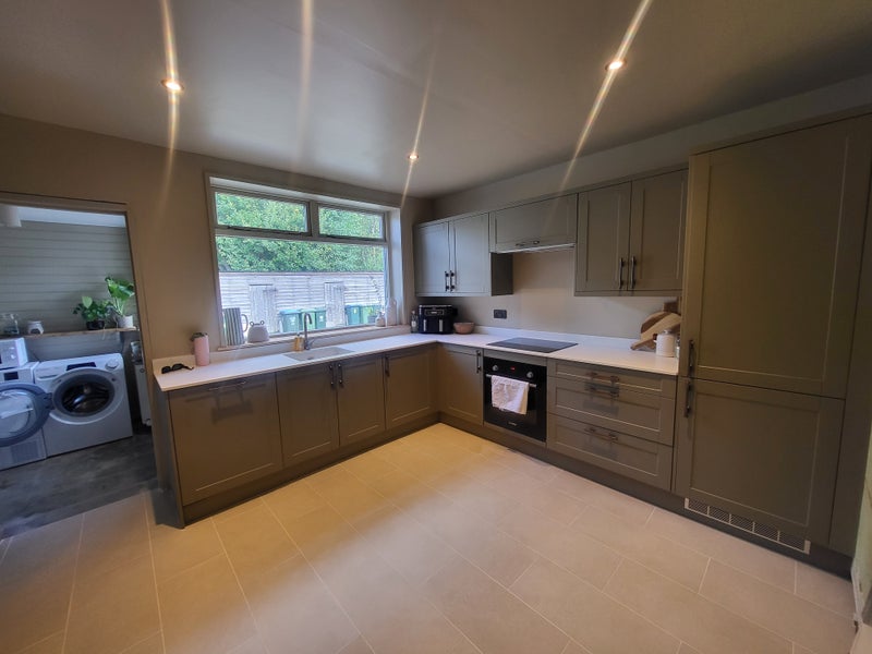 Photo 1: Brand new kitchen installed this year