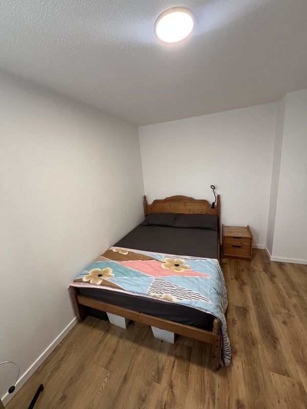 Photo 1: Double bedroom at Farnborough for Malayalies