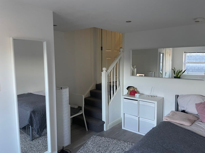Photo 1: STUDIO