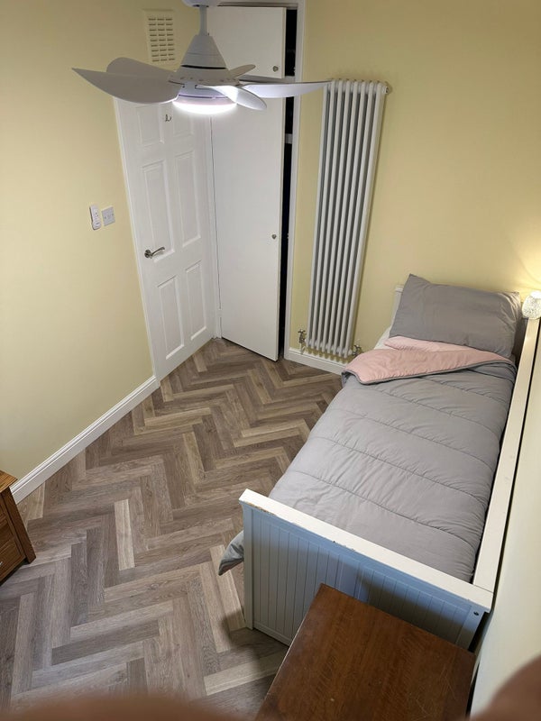 Photo 1: Bedroom