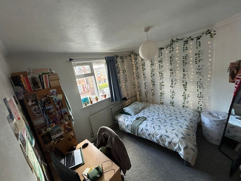 Photo 1: Room to Let 