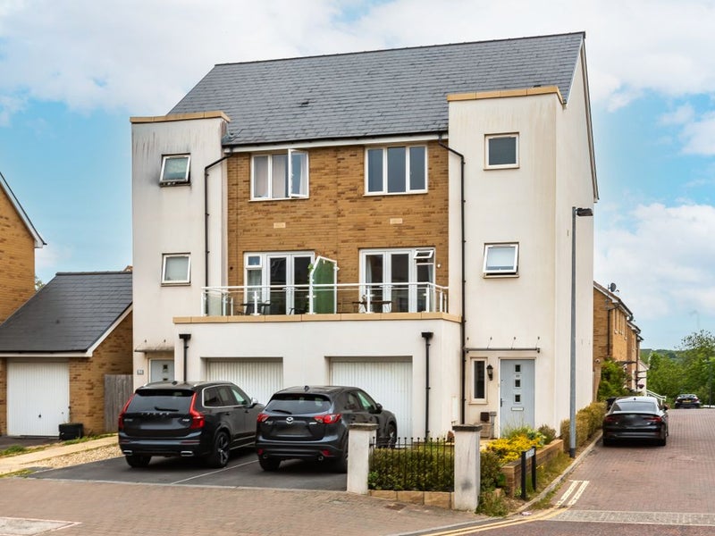 Photo 1: modern 5 bed house on three floors