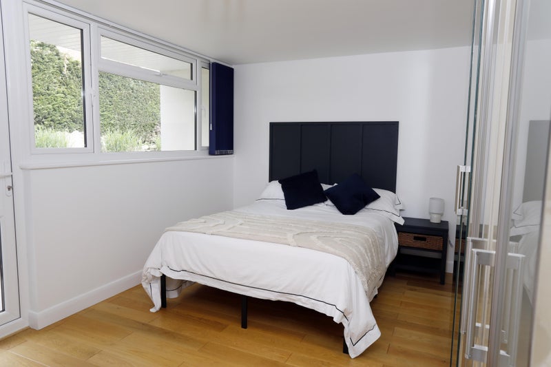 Photo 1: Bedroom