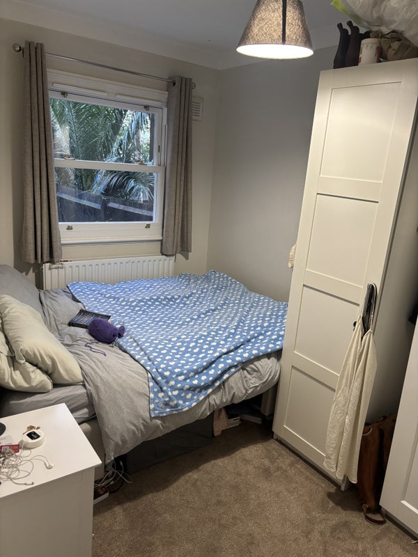 Photo 1: Room for rent