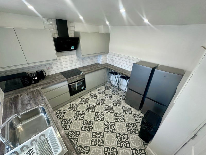 Photo 1: Brand new kitchen area