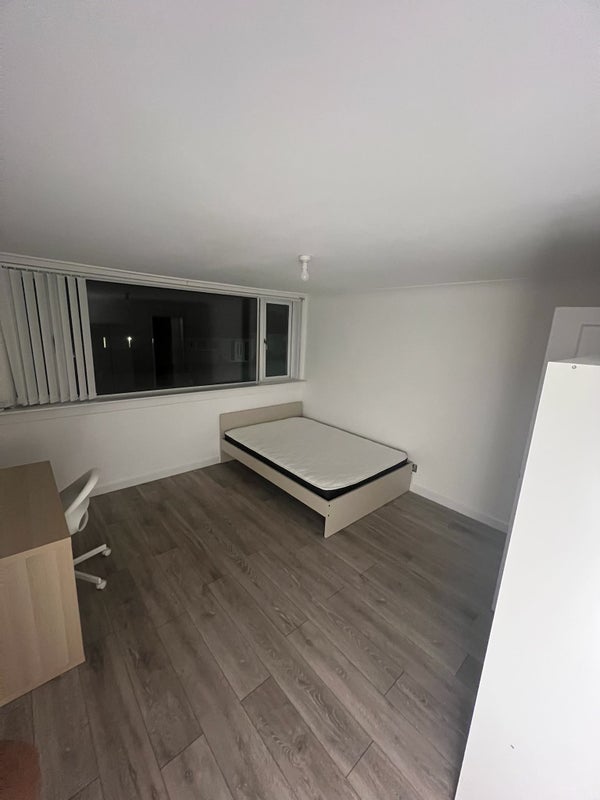 Photo 1: Room 1