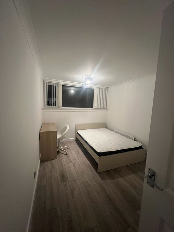 Photo 1: Room 2