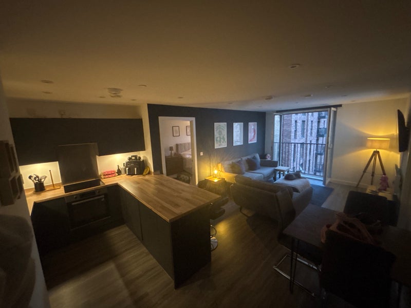 Photo 1: Kitchen/Lounge