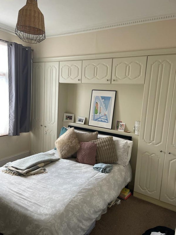 Photo 1: Bedroom with fitted wardrobes