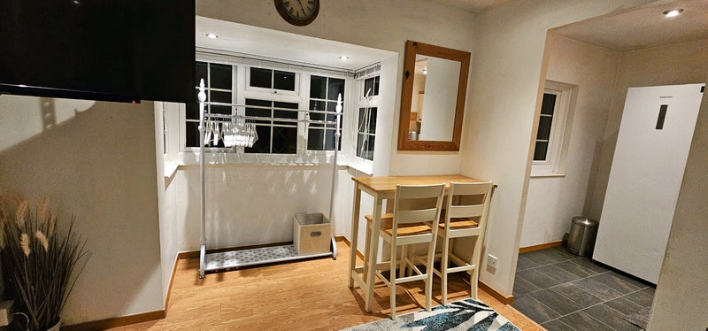 Photo 1: Remote HD Digital TV / Ultrafast WiFi