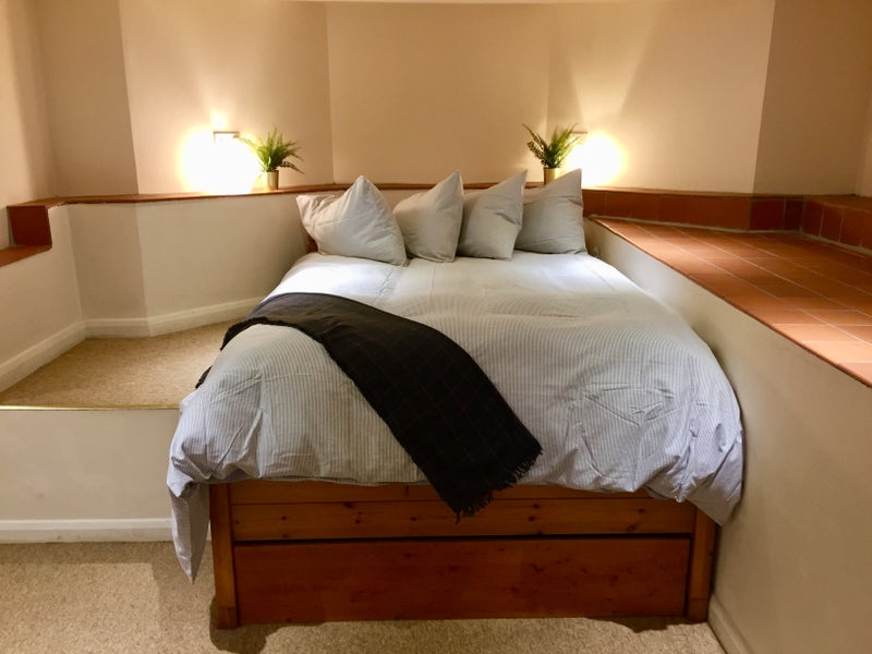 Photo 1: Built-in Bed