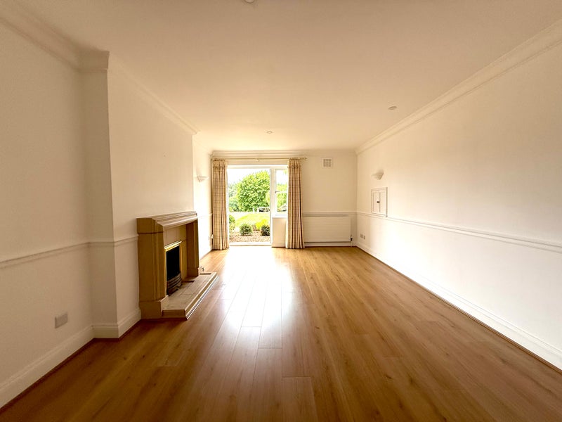 Photo 1: Sitting room