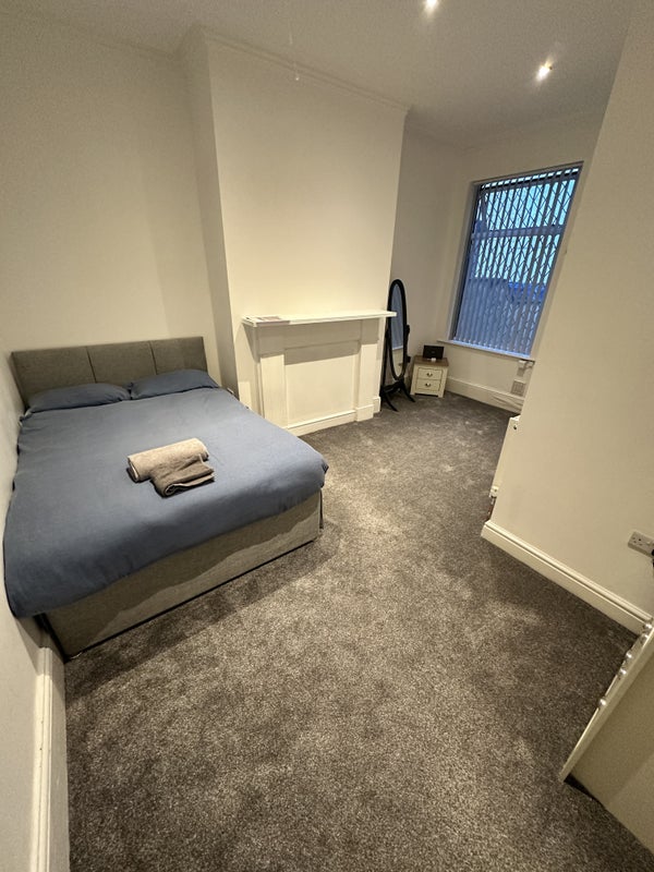 Photo 1: Room 2 King size