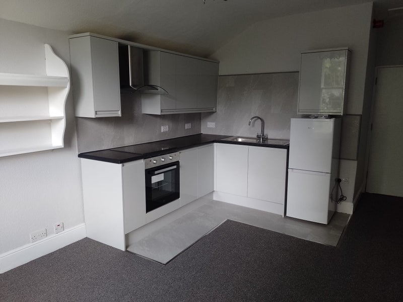 Photo 1: Kitchenette