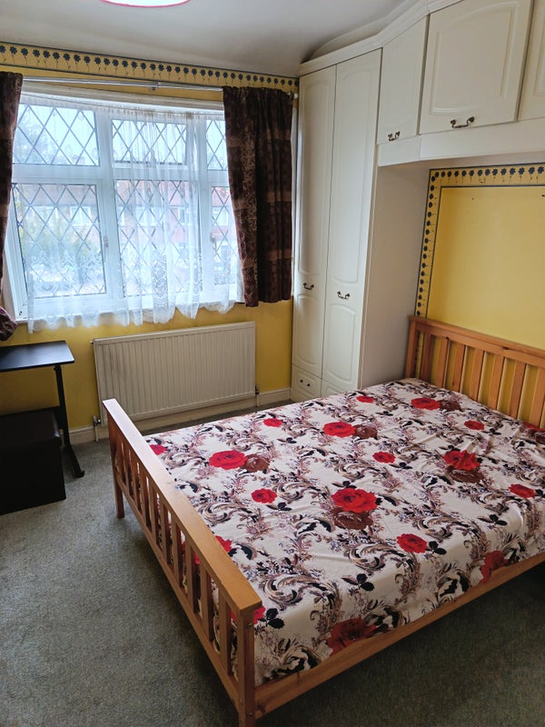 Photo 1: Room 1