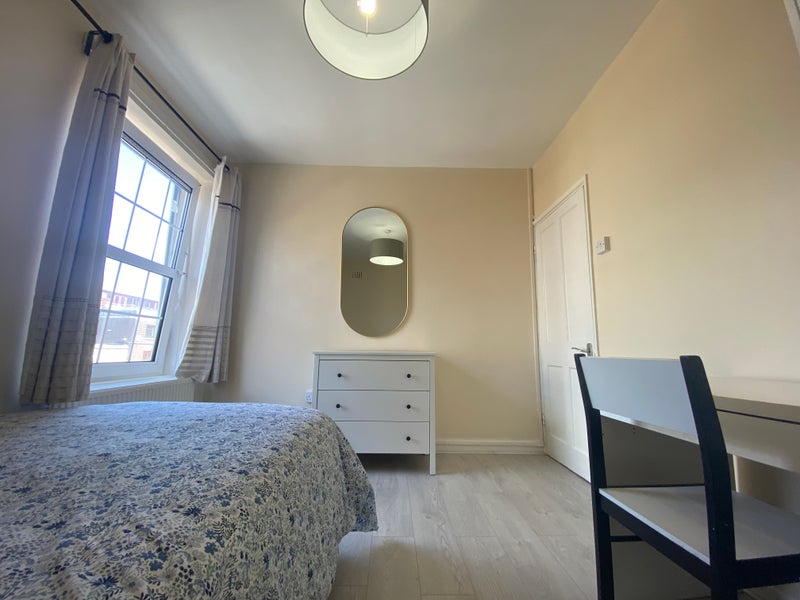 Photo 1: 950pcm ✶ furnished as in pictures ✶ available NOW !