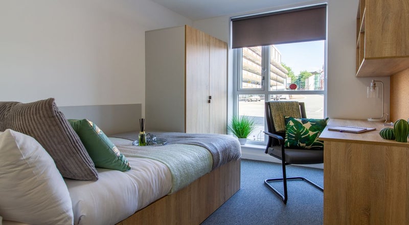Photo 1: Bedroom
