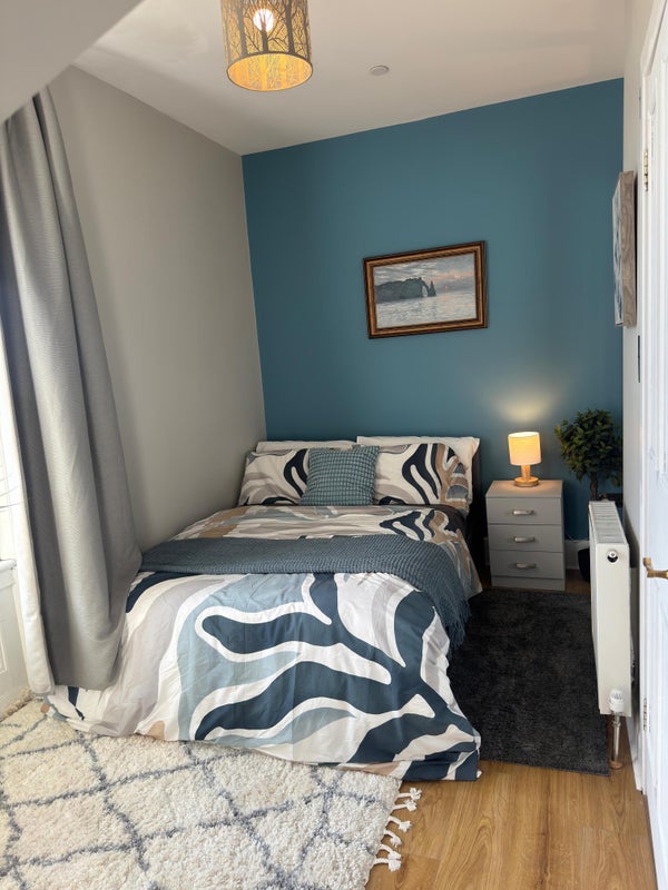 Photo 1: BLUE ROOM DOUBLE BED