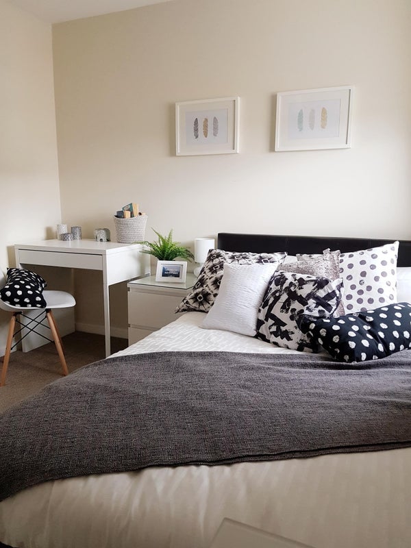 Photo 1: Room 6 - Call today to book a viewing :)