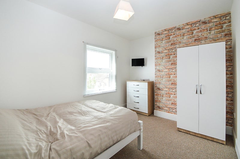 Photo 1: Room 5
