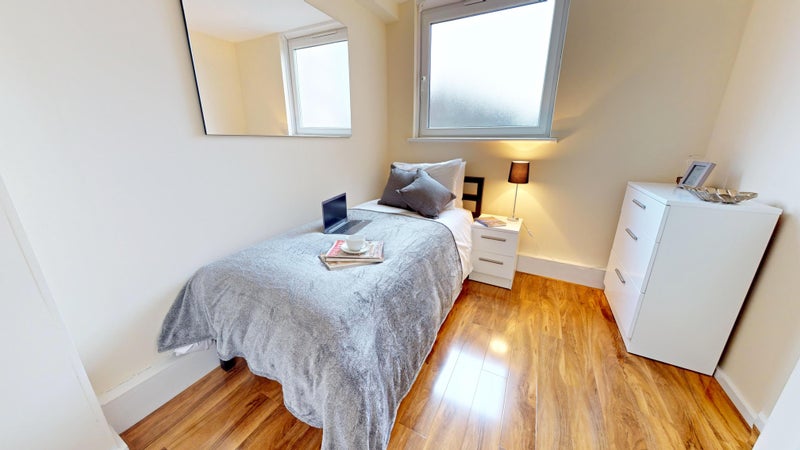 Photo 1: Bedroom 4 (single) £750PCM - available 07/10/2025