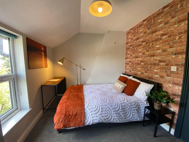 Photo 1: Room 6