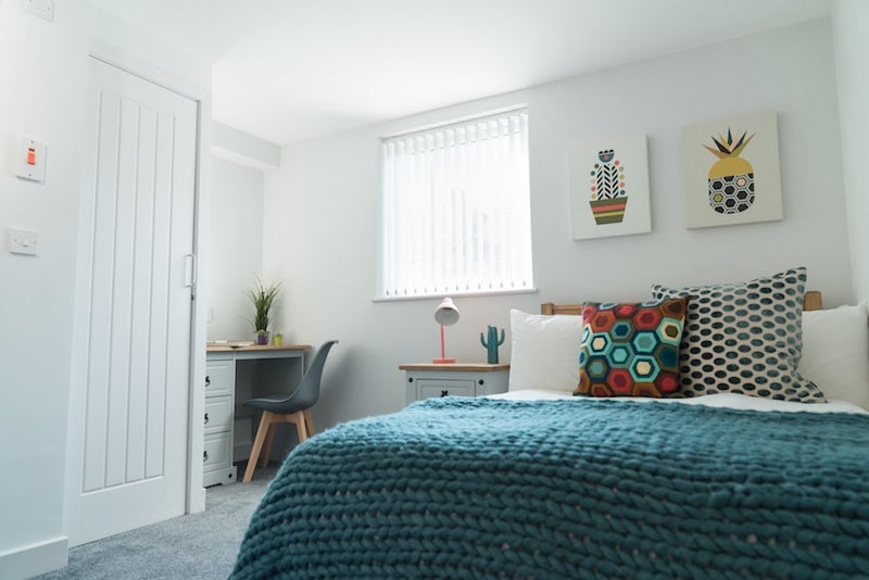 Photo 1: Room 1