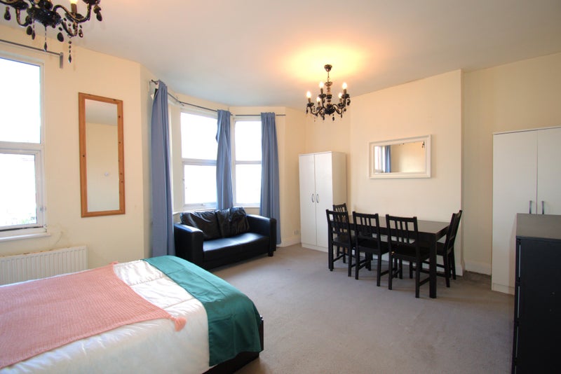 Photo 1: 260pw double occupancy