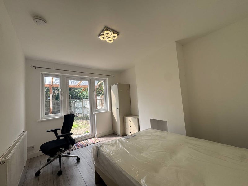 Photo 1: Room 2 - 210(Single occupancy)