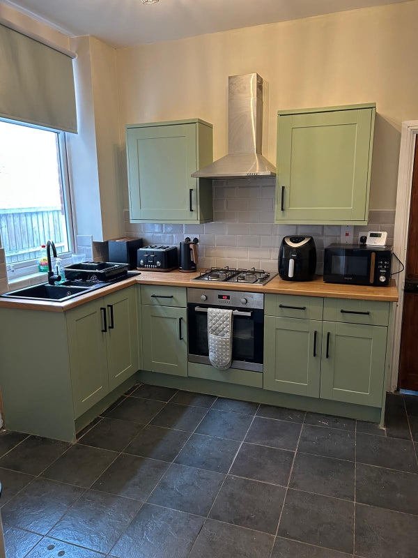 Photo 1: Kitchen