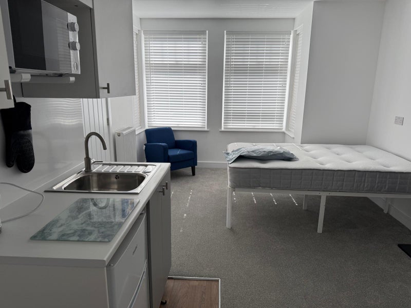 Photo 1: Bedroom 3 £995 pcm
