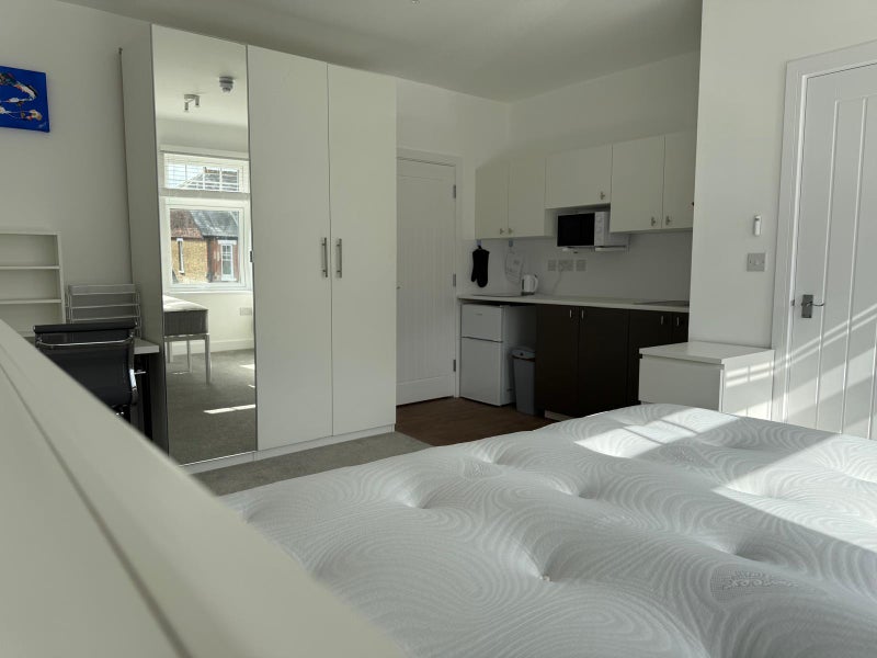 Photo 1: Bedroom 6 £1025 pcm