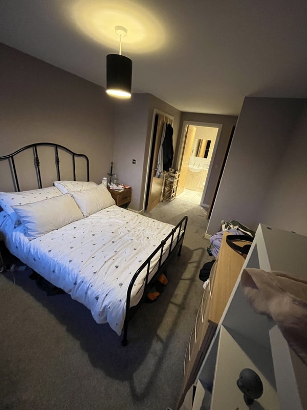 Photo 1: Bedroom with en-suite
